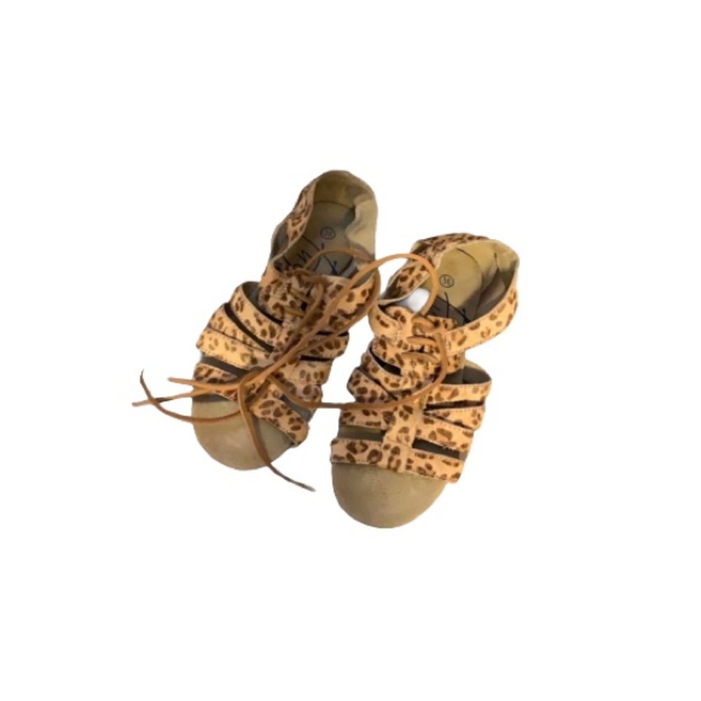 🆕 Fugu Malibu Leopard Print Sandals - Women’s Size 5.5